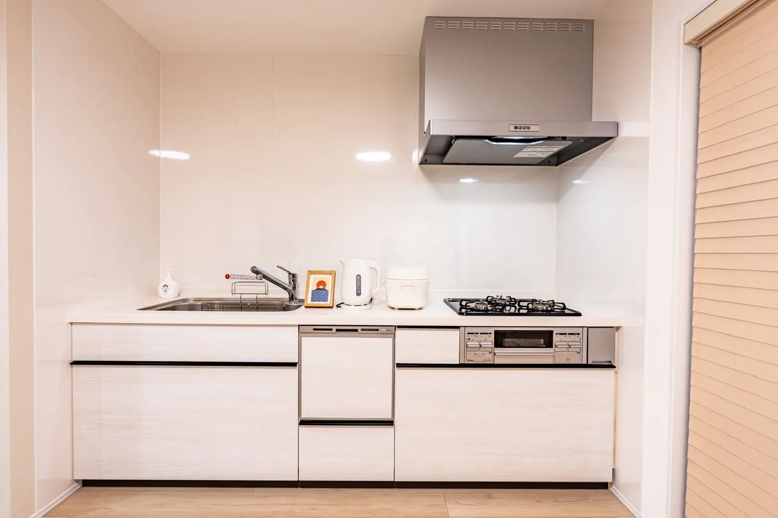 Private kitchen with hob, sink, kettle and rice cooker